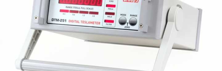 DTM Digital Teslameter 251 - Front